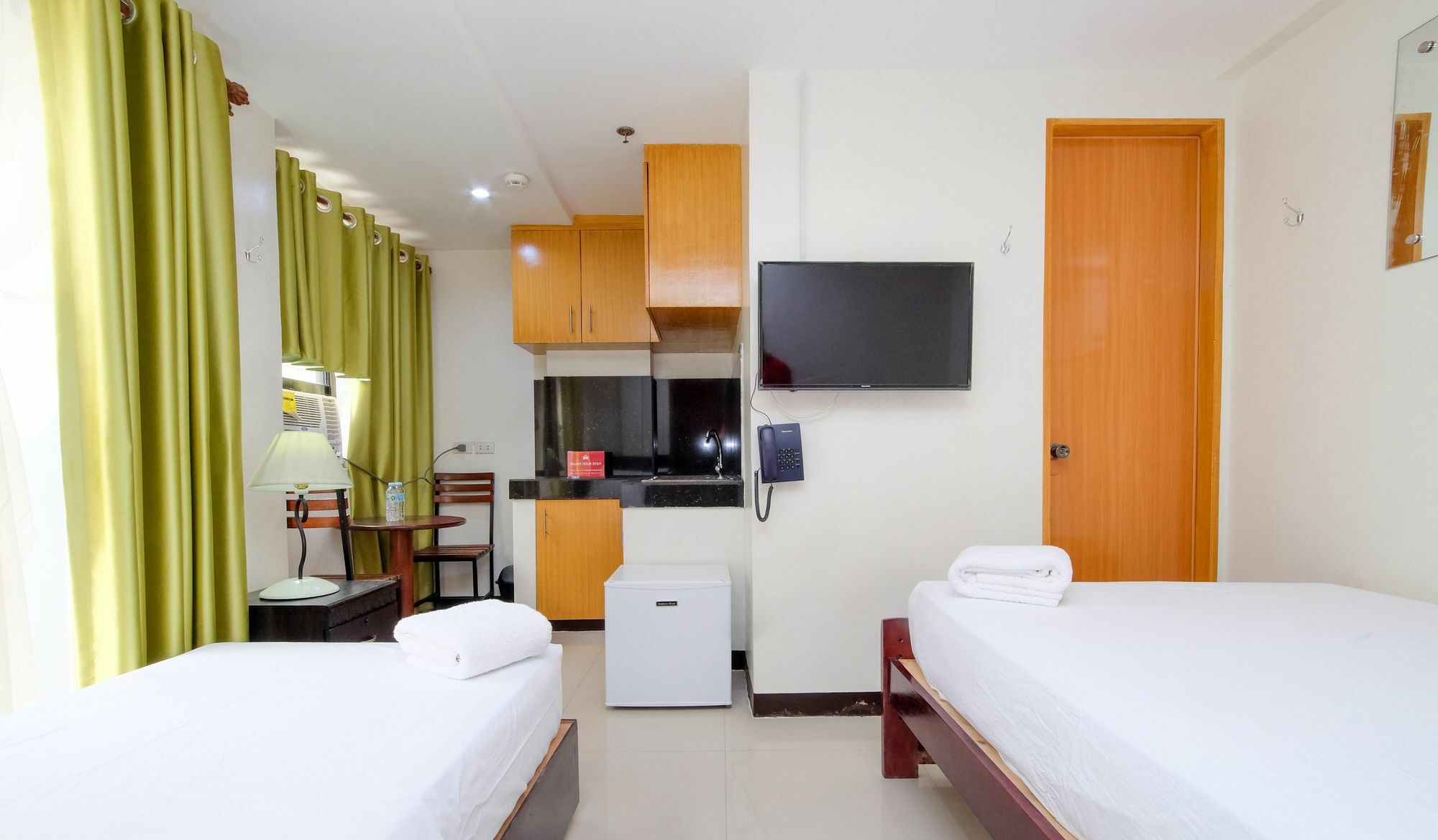 Zen Rooms Time Travellers Makati Μακάτι Εξωτερικό φωτογραφία