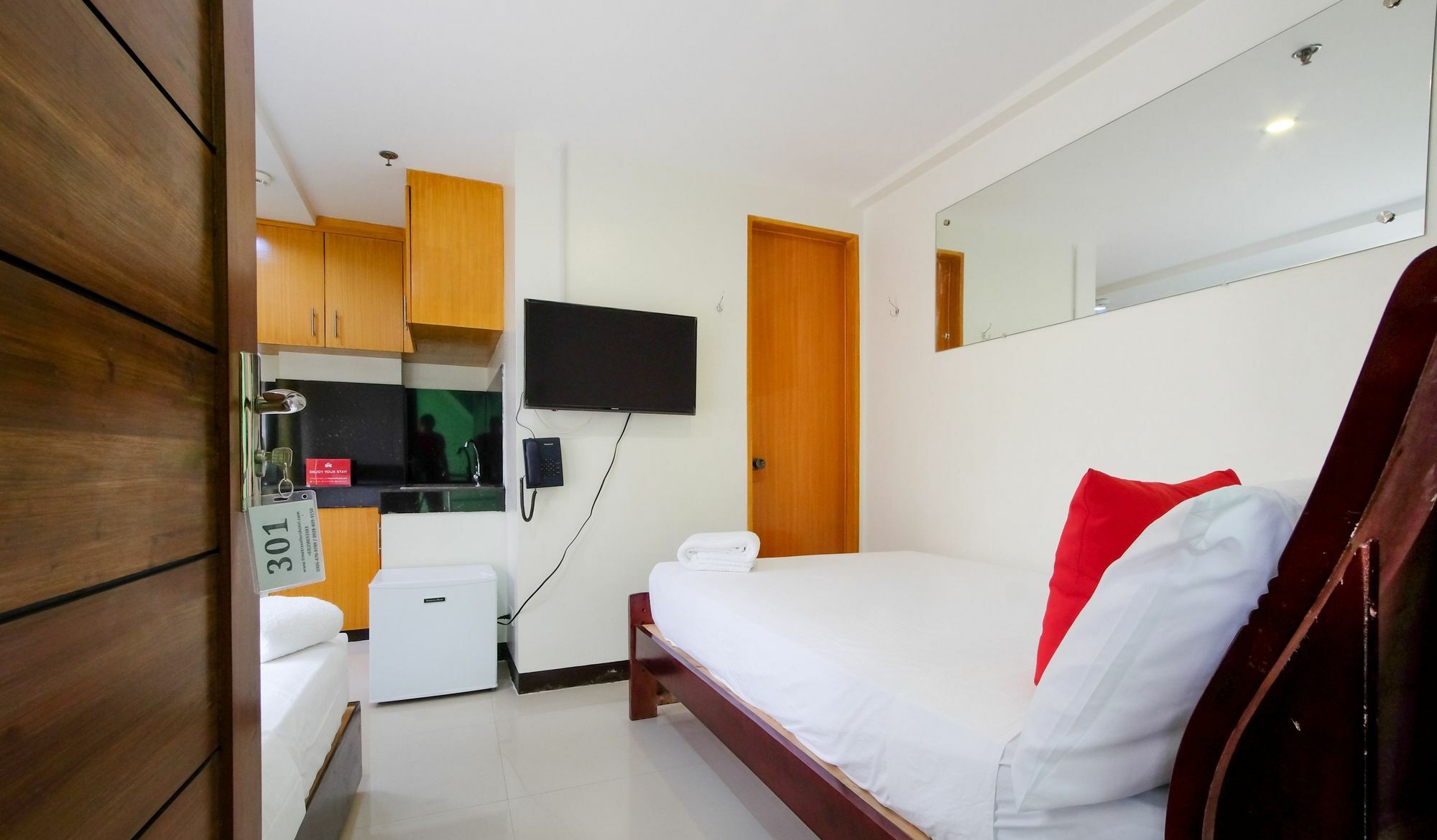 Zen Rooms Time Travellers Makati Μακάτι Εξωτερικό φωτογραφία