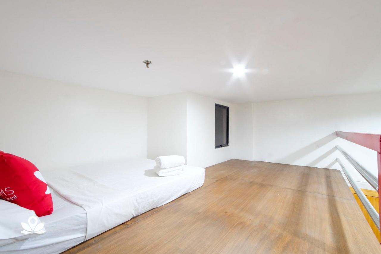 Zen Rooms Time Travellers Makati Μακάτι Εξωτερικό φωτογραφία